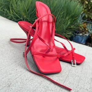 Red strappy kitten 👠 heels